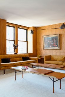 Минималистичен дизайн на стаята с декор от дърво