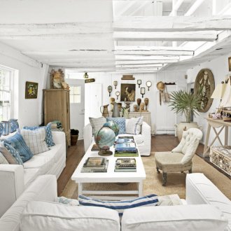 Светла всекидневна в морски стил