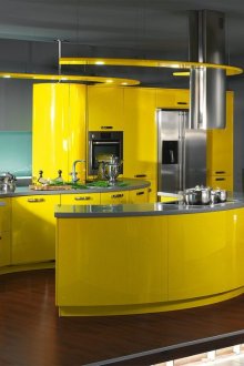 Ярко жълта кухня
