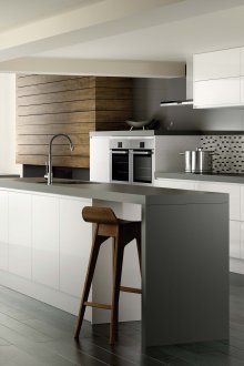 Светла кухня с остров