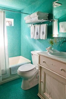 Баня с тюркоазени мозаечни плочки