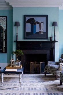 Дневна с тюркоазени стени