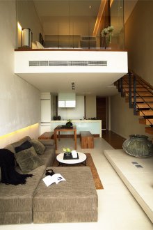 Малък модерен дуплекс апартамент