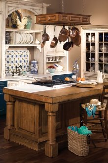 Ярка кухня в селски стил в апартамента