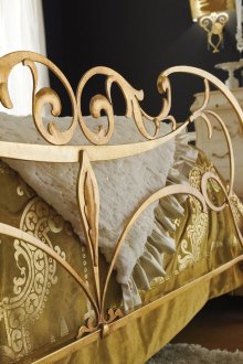 Златните детайли подчертават състоянието на собственика