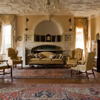 Бежови стени във викторианска всекидневна